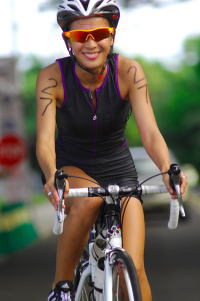得意のバイクで飛ばす二ロさん