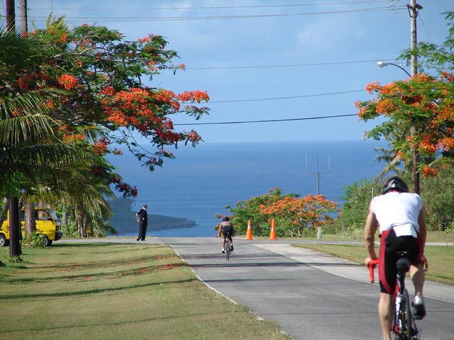 Tinian Turquoise Blue Triarhlon